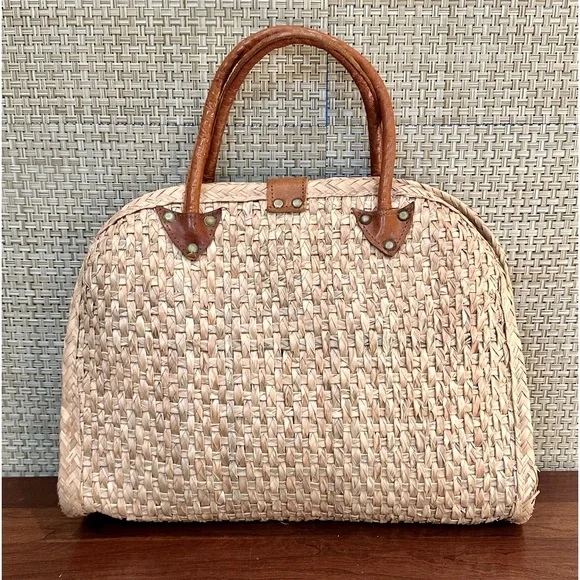 🌟HP🌟VTG 1980s Woven Palm Straw Handbag with Leather Accents - Picture 10 of 16